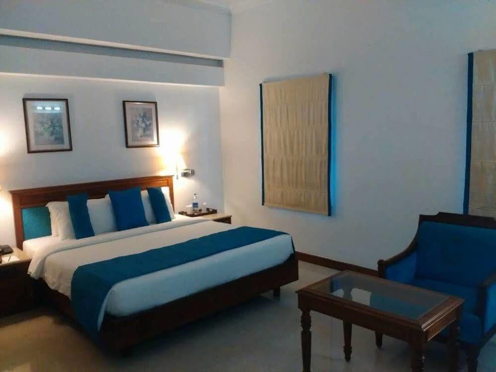 The Avenue Center Hotel Kochi Exterior foto